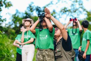 A HiVOOC expert guided the students in learning about the red-shanked douc langur.