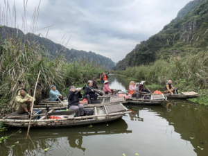 Cảnh quan say đắm lòng người là thỏi nam châm thu hút các nhiếp ảnh gia. Ảnh: HiVOOC.