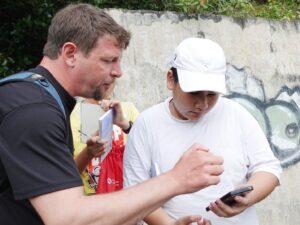 Mr. Brad Hirsch guided the students in searching for information about animals and plants.